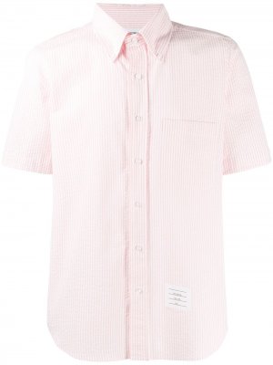 Полосатая рубашка из сирсакера с короткими рукавами Thom Browne. Цвет: розовый