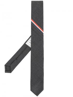 Классический галстук с полосками Thom Browne. Цвет: серый