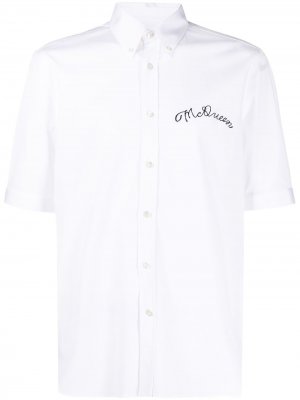 Рубашка с короткими рукавами и вышитым логотипом Alexander McQueen. Цвет: белый
