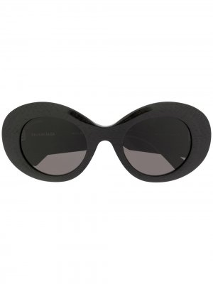 Солнцезащитные очки в массивной круглой оправе Balenciaga Eyewear. Цвет: черный