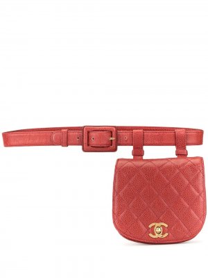 Стеганая поясная сумка с логотипом CC Chanel Pre-Owned. Цвет: красный
