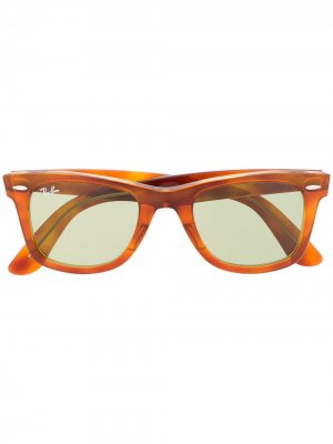 Солнцезащитные очки Wayfarer с затемненными линзами Ray-Ban. Цвет: коричневый