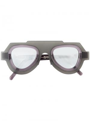 Массивные солнцезащитные очки Kuboraum. Цвет: серый