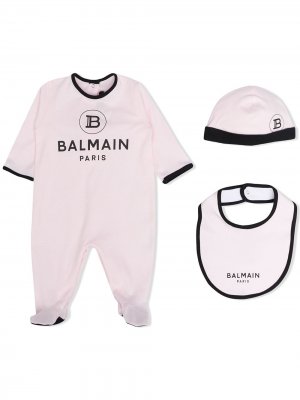 Комплект из комбинезона, шапки и нагрудника Balmain Kids. Цвет: розовый