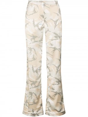Расклешенные брюки с камуфляжным узором Off-White. Цвет: нейтральные цвета