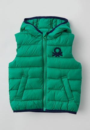 Жилет утепленный United Colors of Benetton. Цвет: зеленый