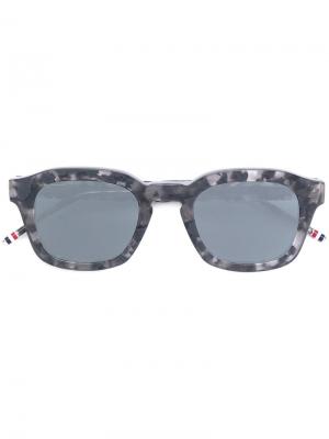 Солнцезащитные очки TBS-412 Thom Browne Eyewear. Цвет: серый