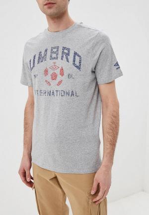 Футболка Umbro. Цвет: серый