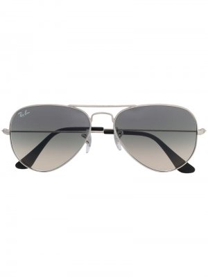 Солнцезащитные очки-авиаторы с эффектом градиент Ray-Ban. Цвет: серебристый