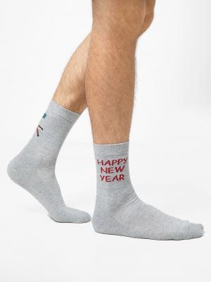 Высокие мужские носки с махровой стопой в оттенке серый меланж и новогодней надписью Mark Formelle. Цвет: серый меланж