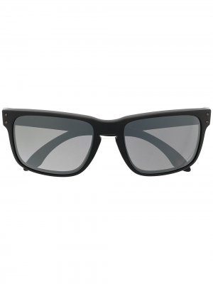 Солнцезащитные очки в квадратной оправе с логотипом Oakley. Цвет: черный
