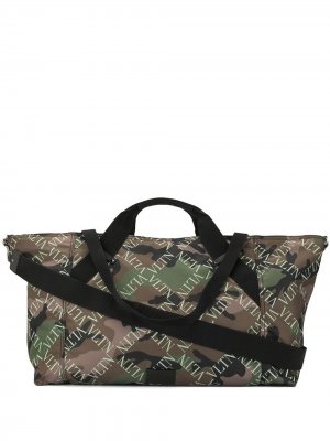 Камуфляжная дорожная сумка с монограммным принтом Valentino Garavani. Цвет: разноцветный