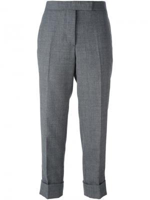 Классические укороченные брюки Thom Browne. Цвет: серый