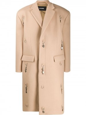 Двубортное пальто с металлическим декором Raf Simons. Цвет: нейтральные цвета