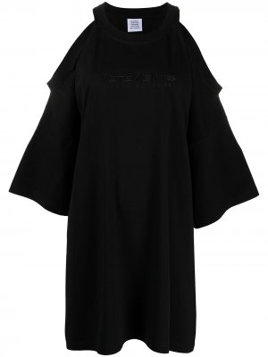 Платье с открытыми плечами и вышитым логотипом VETEMENTS. Цвет: черный