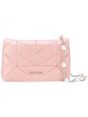 Стеганая мини-сумка через плечо с жемчугом на лямке Miu. Цвет: розовый и фиолетовый
