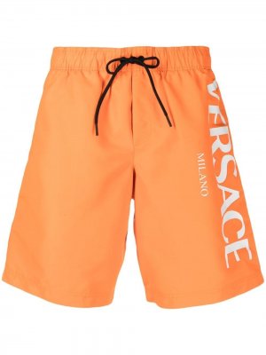 Плавки-шорты с логотипом Versace. Цвет: оранжевый