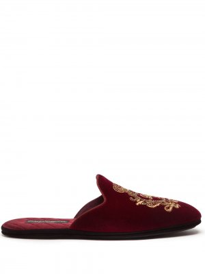 Coat of arms-embroidered slippers Dolce & Gabbana. Цвет: красный