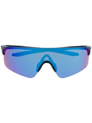 Солнцезащитные очки-авиаторы с затемненными линзами Oakley. Цвет: серый