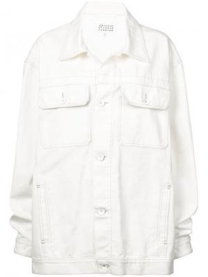 Джинсовая куртка в стиле оверсайз Maison Margiela. Цвет: белый